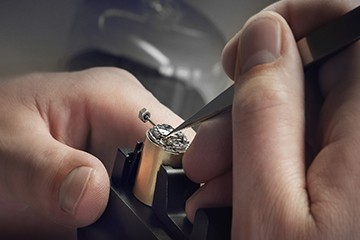 南京卡地亚手表受磁维修